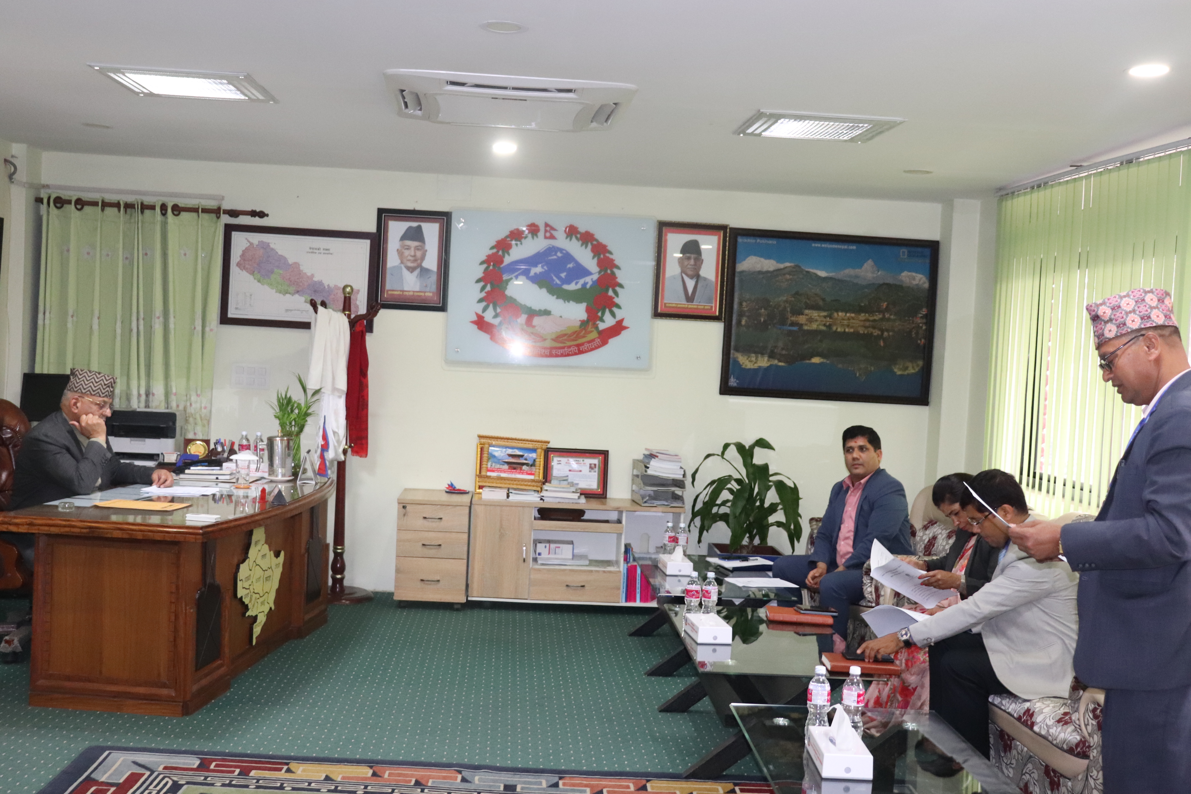 योजना कार्यान्वयनमा देखिएका समस्याहरूको पहिचान र निराकरणका लागि सुझाव तथा सिफारीस प्रतिवेदन बुझाउने कार्यक्रम।
